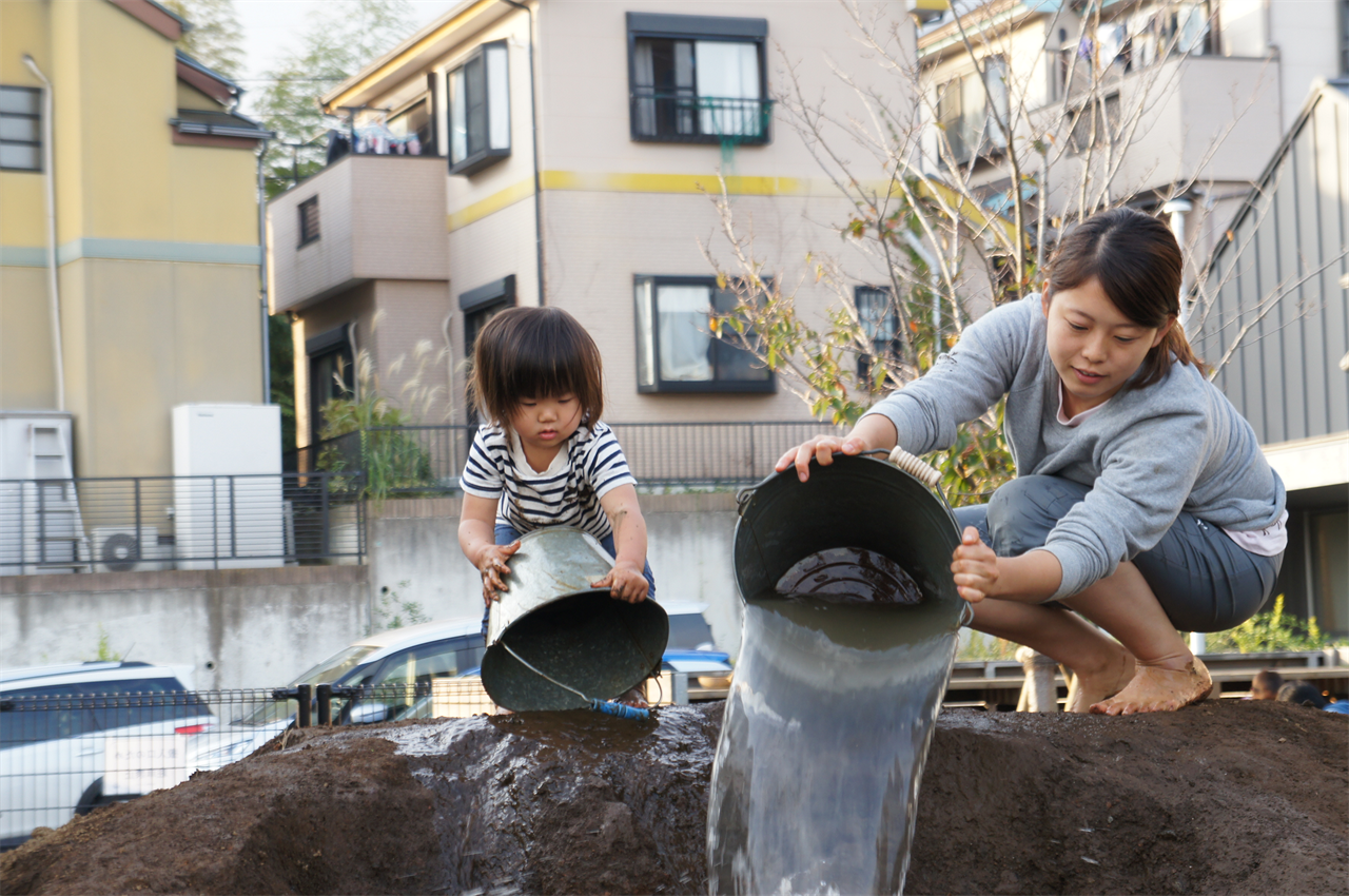 １歳児（泥んこ遊び）